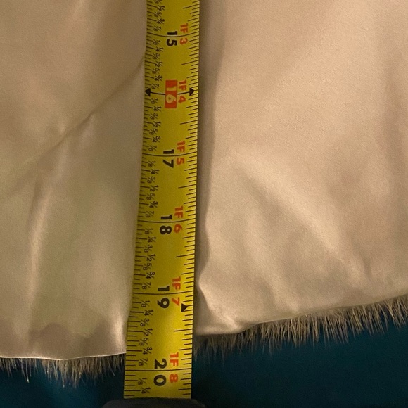 MINK: Authentic  Mink Cape - Picture 14 of 16